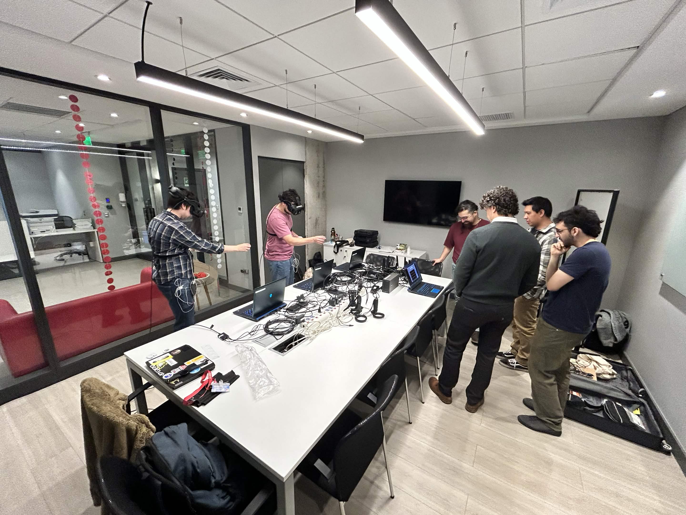 XR Collaboration Proto2 — sesión en laboratorio con participantes usando headsets HTC Vive Focus Vision
